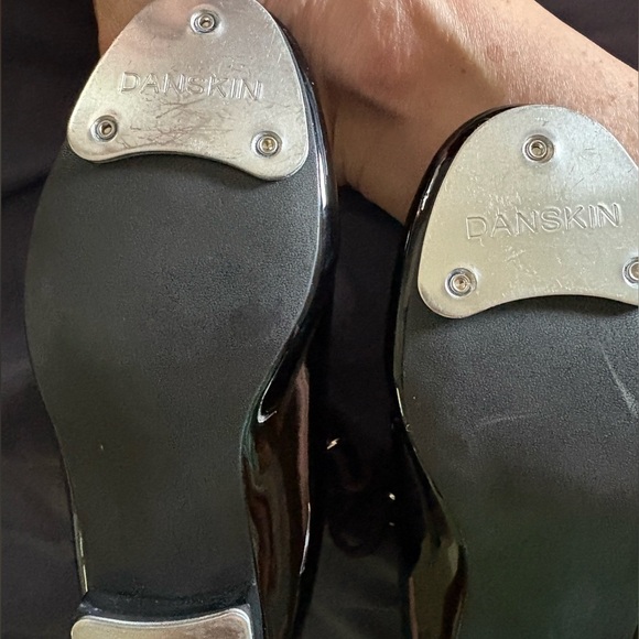 NEW- Tap shoes
Danskin
Big Girls
Dance shoes - Picture 6 of 11